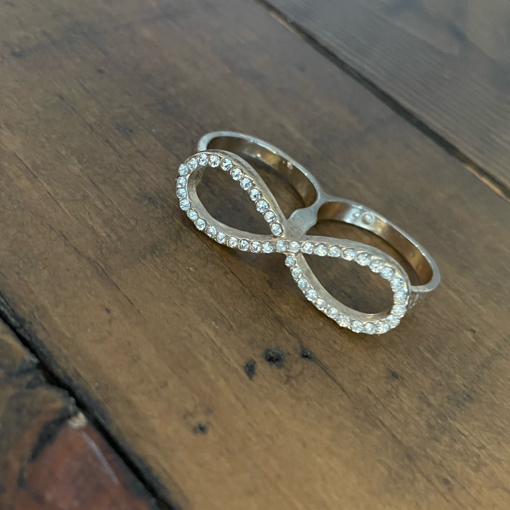 🌟FREE W $20 PURCHASE - double finger infinity ring